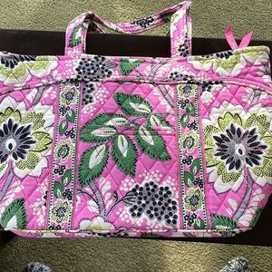 Vera Bradley Mandy bag in Priscilla, Pink floral Paisley. EUC